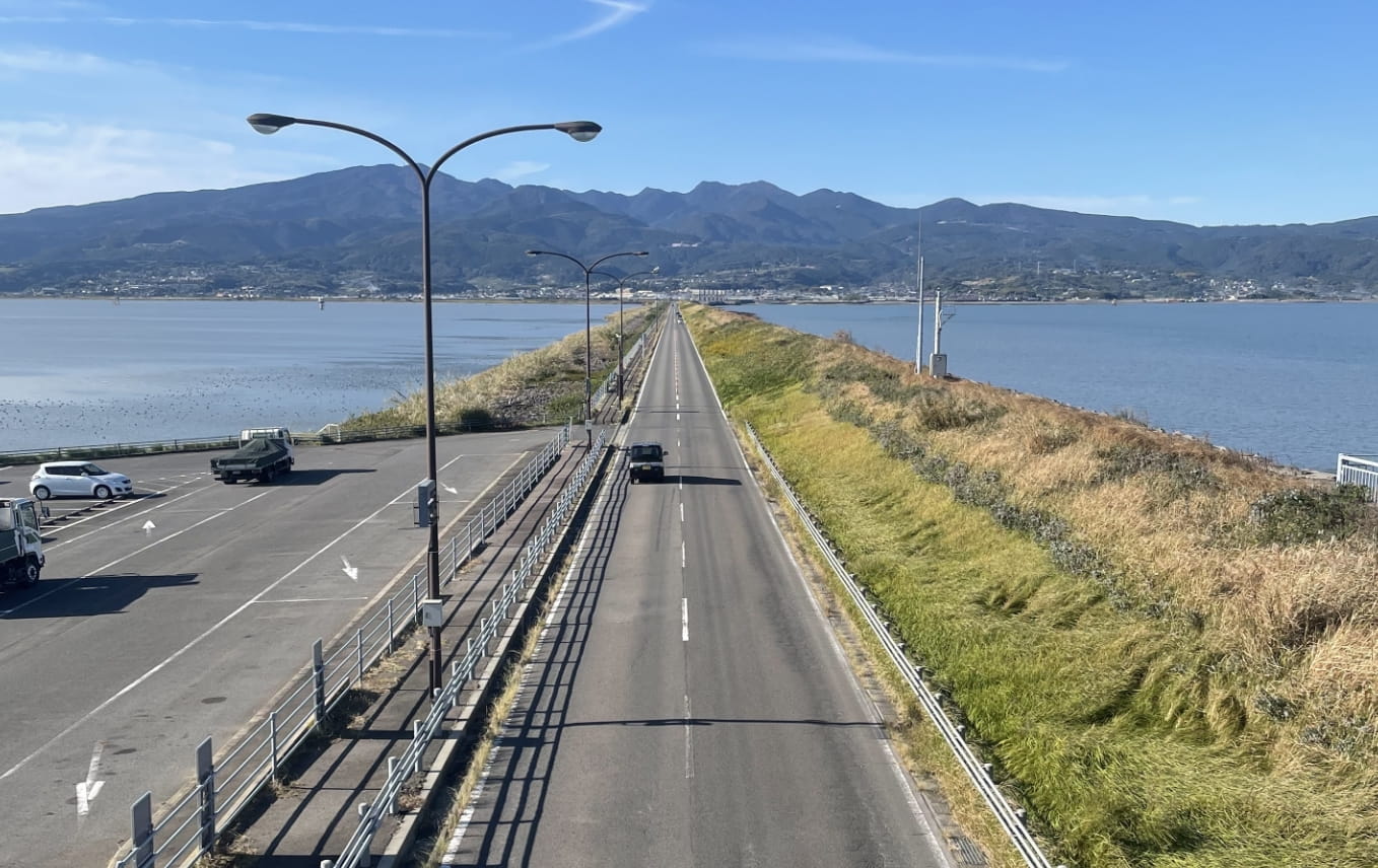 写真:諫早湾干拓堤防道路(雲仙多良シーライン)