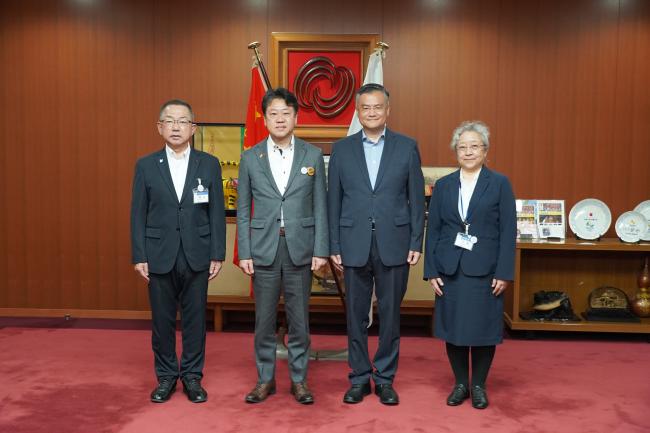 表敬【中国駐長崎総領事館　陳泳総領事】の写真
