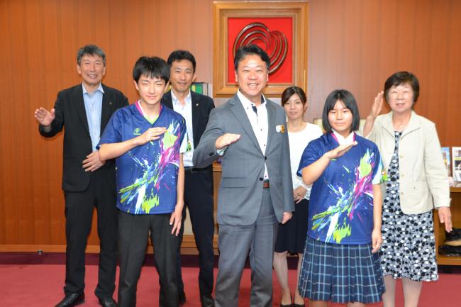 表敬【日中友好交流都市中学生卓球交歓大会選手団】の写真