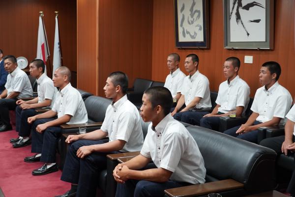 表敬４