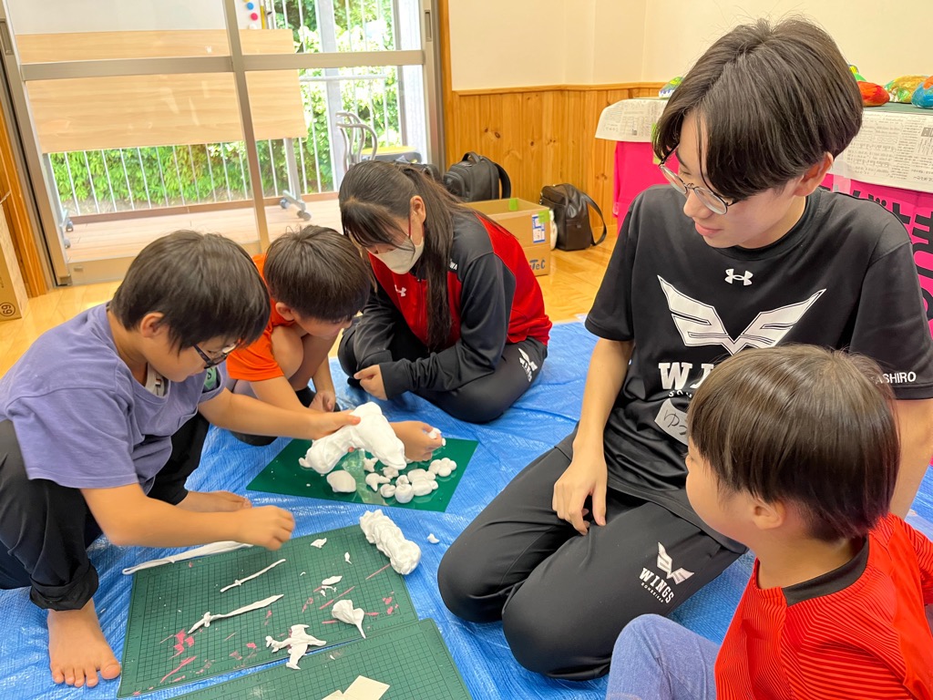 創成館　手をつなぐ　１