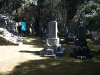 土橋貞恵墓地の墓石を写している写真