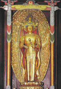 神々しい田結観音寺の聖観世音菩薩像の写真
