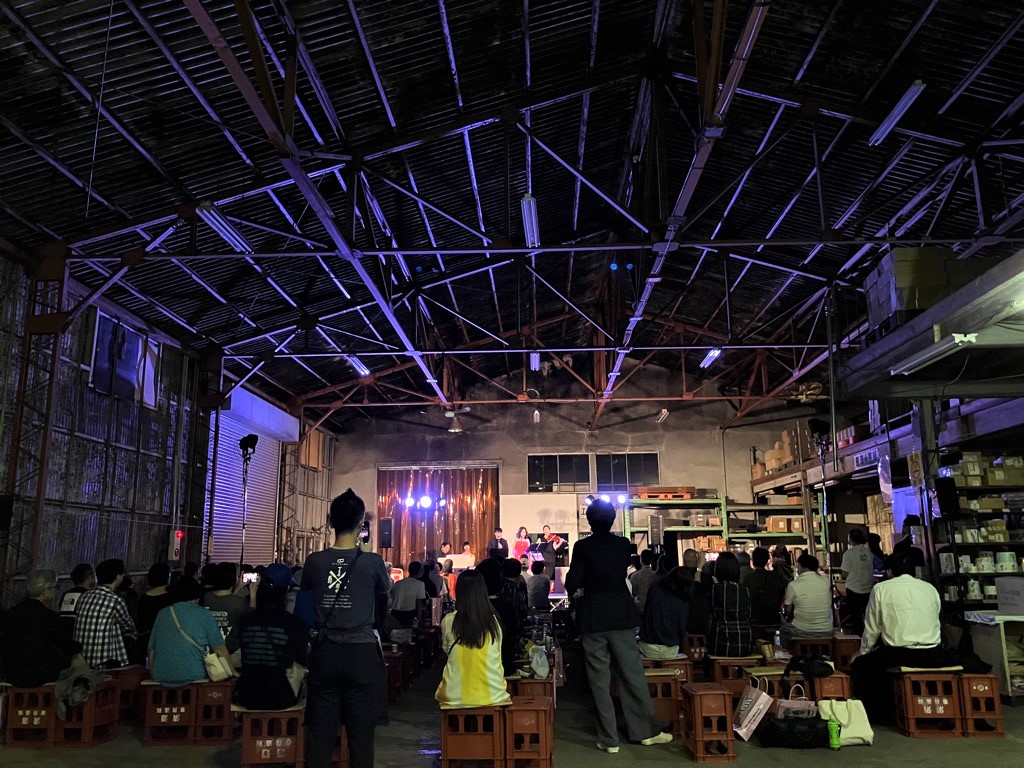 会場