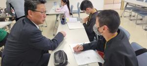 地域の方に教えてもらいながら学習を進めています