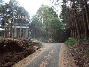 太良嶽大権現一ノ鳥居と多良海道（諫早市高来町）の画像