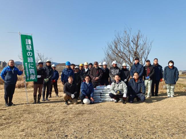 本明川桜づつみ施肥作業　写真