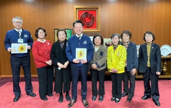 表敬【長崎ひまわりプロジェクトいさはや健康応援ひろば】　写真