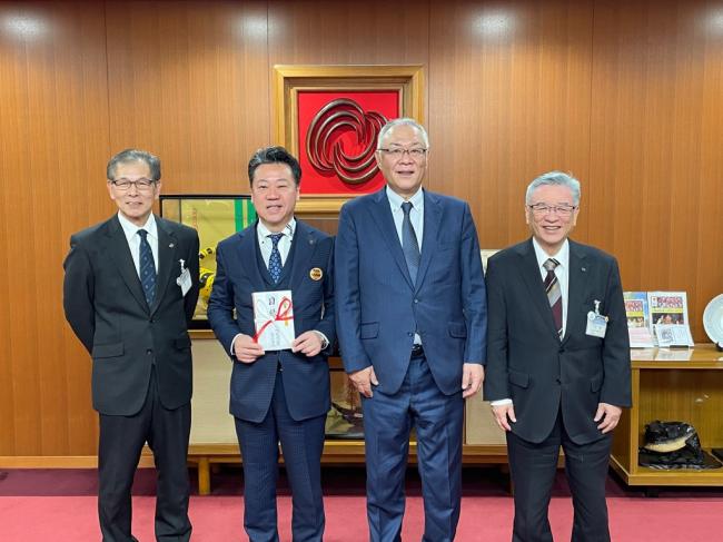 寄付金贈呈式【浜教育文化基金から諫早市教育振興基金へ】p