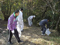 ごみを収集する上下水道局職員の皆さんの写真