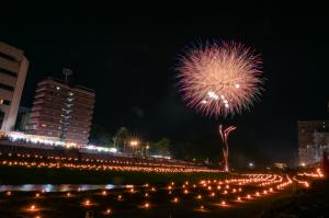 写真：諫早万灯川まつりの風景