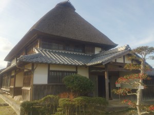 茅葺の屋根が特徴の庄屋屋敷