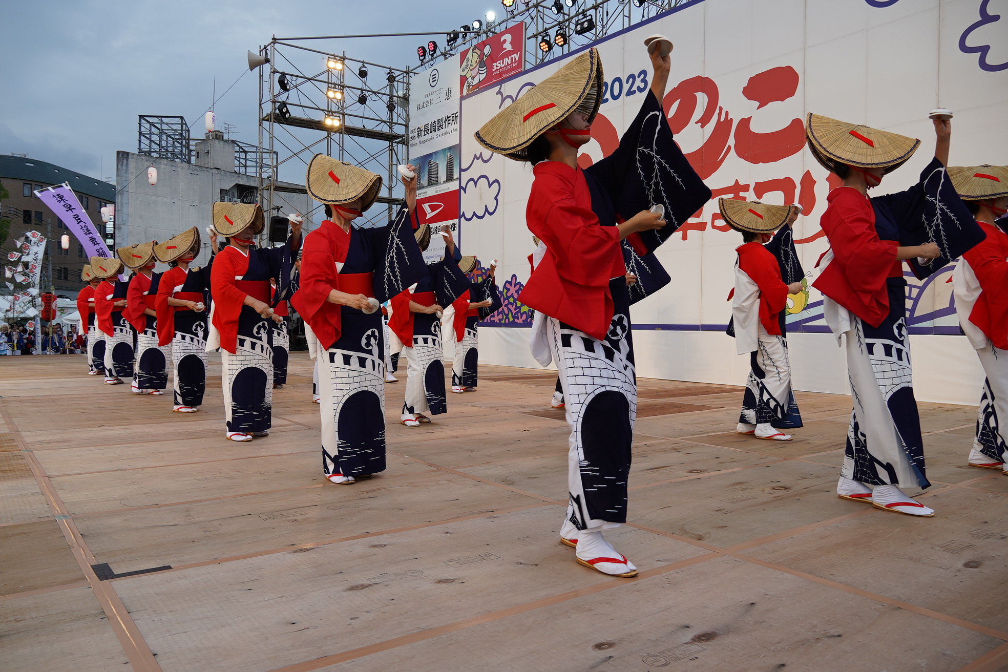 のんのこ皿踊り舞台